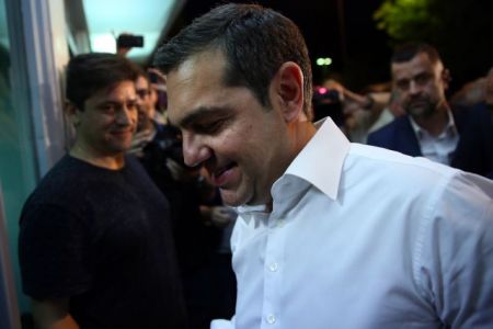 «Όσο νυχτώνει…» : Ξεσάλωσαν στο Twitter για τη συντριβή ΣΥΡΙΖΑ