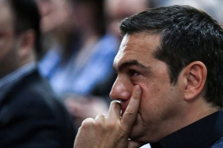 Tsipras struggles to rally devastated party cadres, base