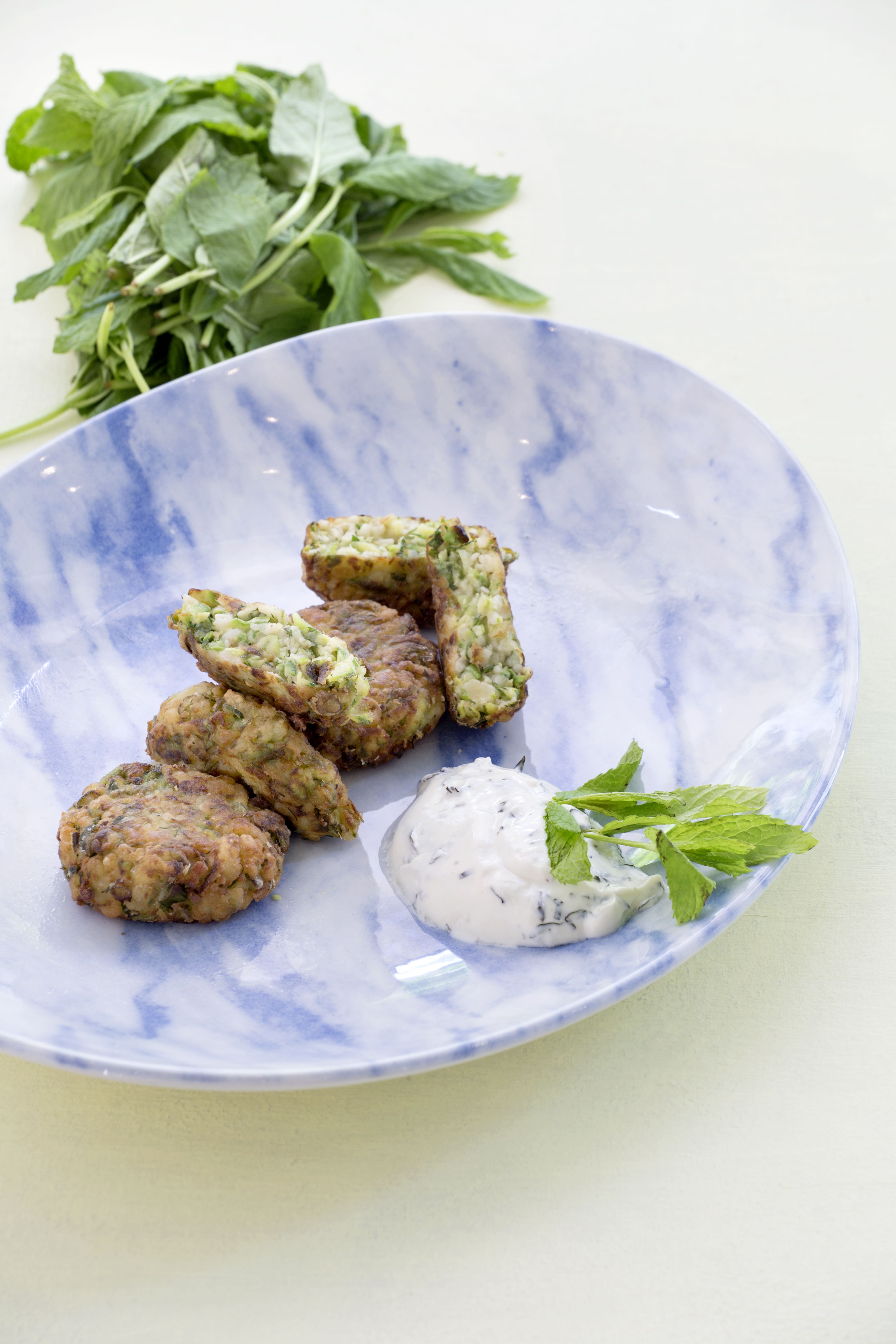 Κολοκυθοκεφτέδες με τραχανά και δυόσμο