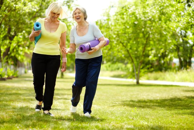 4.400 βήματα καθημερινά μειώνουν τον κίνδυνο πρόωρου θανάτου για τις ηλικιωμένες
