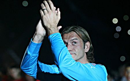 Αιώνιος έφηβος ο Κάρολ, ψάχνει ομάδα στα 41 του