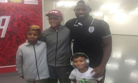 Ο Βαρέλα τραγουδάει σύνθημα του ΠΑΟΚ μαζί με τα παιδιά του