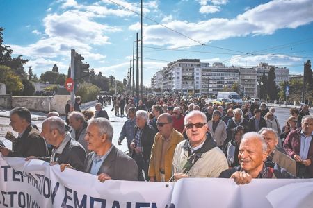 Αρον άρον ξεμπλοκάρουν τις εκκρεμείς αιτήσεις συνταξιοδότησης