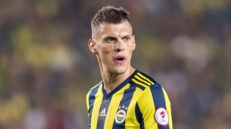 Διαψεύδει ο Ολυμπιακός ότι έρχεται για υπογραφές για Σκρτελ