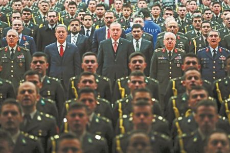 Δύσκολες ισορροπίες για εκεχειρία στο Αιγαίο