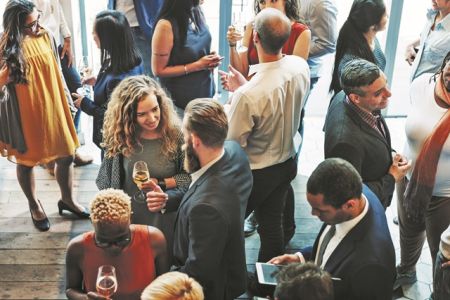 Αλγόριθμος ακοής σε πολύβουους χώρους