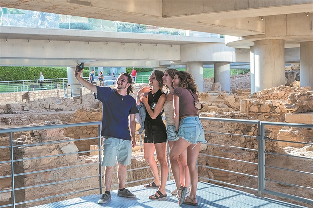 Ενα πρωί σε μια αρχαίαγειτονιά