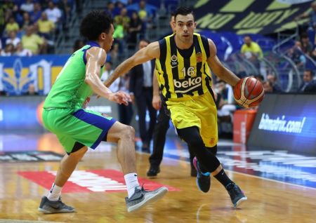 Δεν… χαμπαριάζει από απουσίες η Φενέρ