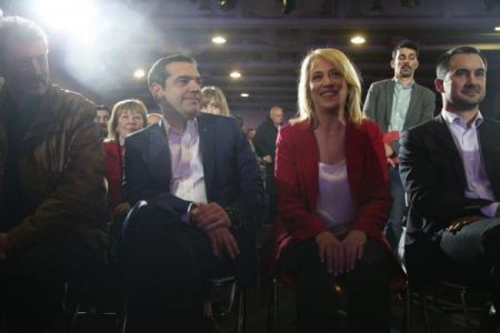 Σε εικονική πραγματικότητα ο ΣΥΡΙΖΑ: Ο χάρτης είναι μπλε αλλά… πανηγυρίζει