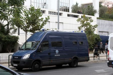 Συνελήφθη ο ένας από τους τέσσερις που απέδρασαν κινηματογραφικά από το Μεταγωγών