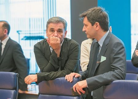 Σήμα κινδύνου για μαύρη τρύπα και προσλήψεις