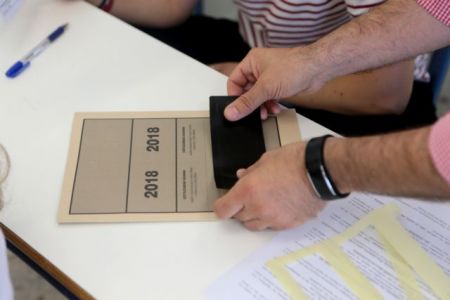 Προτεινόμενο θέμα και απαντήσεις στη νεοελληνική γλώσσα ΕΠΑΛ