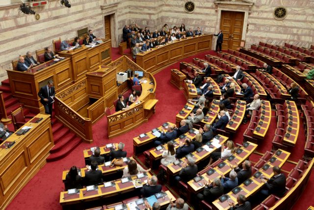 «Παιχνίδια» του Μαξίμου με προεκλογικές νομοθετικές διευθετήσεις – Θύελλα αντιδράσεων