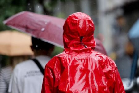 Καιρός: Υψηλές θερμοκρασίες με βροχές και καταιγίδες