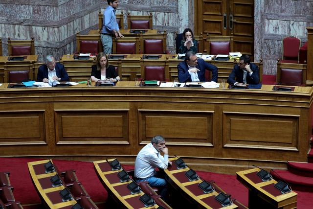 Κυβέρνηση: Ποιο καλή η μοναξιά στην ψήφιση νόμων και τροπολογιών