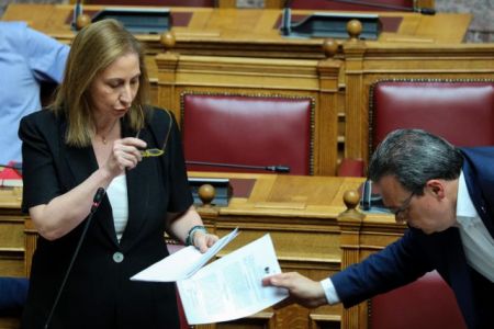 Ειδικές ρυθμίσεις για δημοσίους υπαλλήλους σε  προεκλογικό φόντο