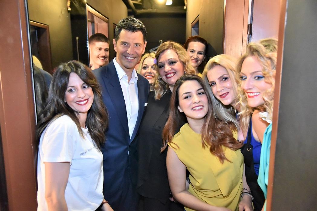 Ο Σάκης Ρουβάς στο θέατρο για την «Κιβωτό του Κόσμου»