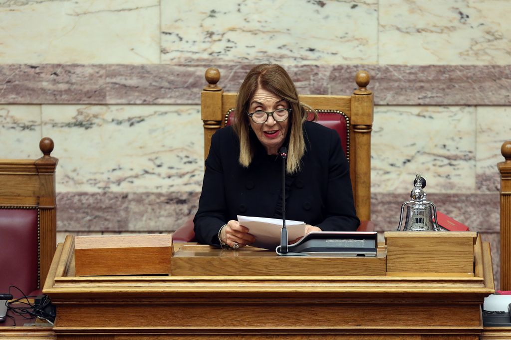 Στο χορό των ρουσφετιών στη Βουλή και η κόρη της Χριστοδουλοπούλου