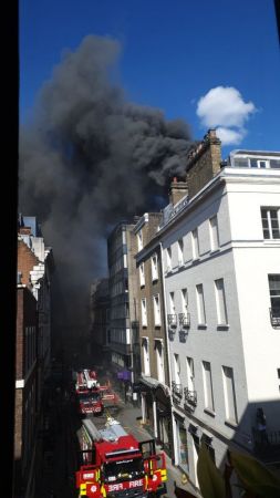 Λονδίνο: Μεγάλη φωτιά στο κτίριο της Thai Airways