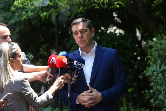 Tsipras uses ND, Brussels as bogeymen who will bring harsh austerity