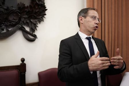 Μαυρωτάς vs αντιπολίτευσης για το «απών» στον Ποινικό Κώδικα