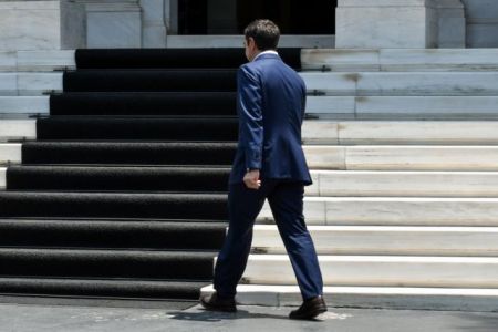 Ο Τσίπρας κινδυνολογεί και θέτει νέο δίλημμα για τις εκλογές : Λιτότητα ή μέτρα ελάφρυνσης