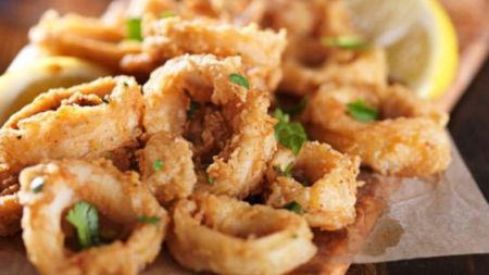 Γιατί τα καλαμάρια στη Μύκονο κοστίζουν 600 ευρώ – Τι απαντά ο εστιάτορας