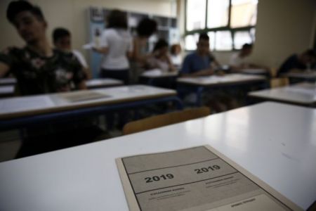 Πανελλαδικές : Μηδένισαν γραπτό λόγω ανοιχτού κινητού