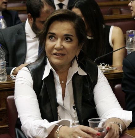 Μπακογιάννη: Ο Τσίπρας δίνει μήνυμα ότι χρειάζεται μπάρμπας στην Κορώνη