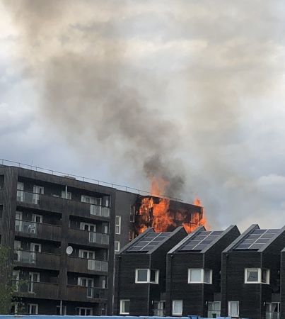 Λονδίνο: Μεγάλη φωτιά σε συγκρότημα διαμερισμάτων