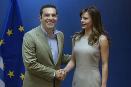 ΣΥΡΙΖΑ: Ο Τσίπρας «δείχνει» την Αχτσιόγλου ως το νούμερο 2 του κόμματος