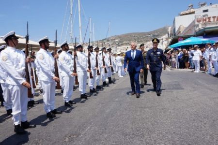 Σύρος: Παρών ο Αποστολάκης σε εκδηλώσεις του Πολεμικού Ναυτικού