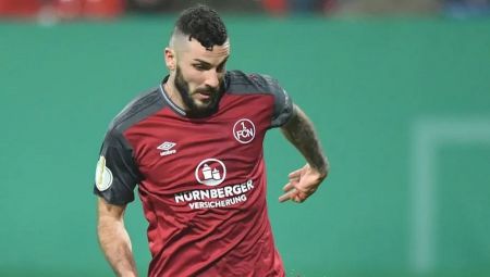 «Βλέπει» Ίσακ για την επίθεση, προχωράει με χαφ και εξτρέμ η ΑΕΚ