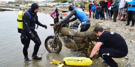 Σοκ! Δείτε τι έβγαλαν από τη θάλασσα