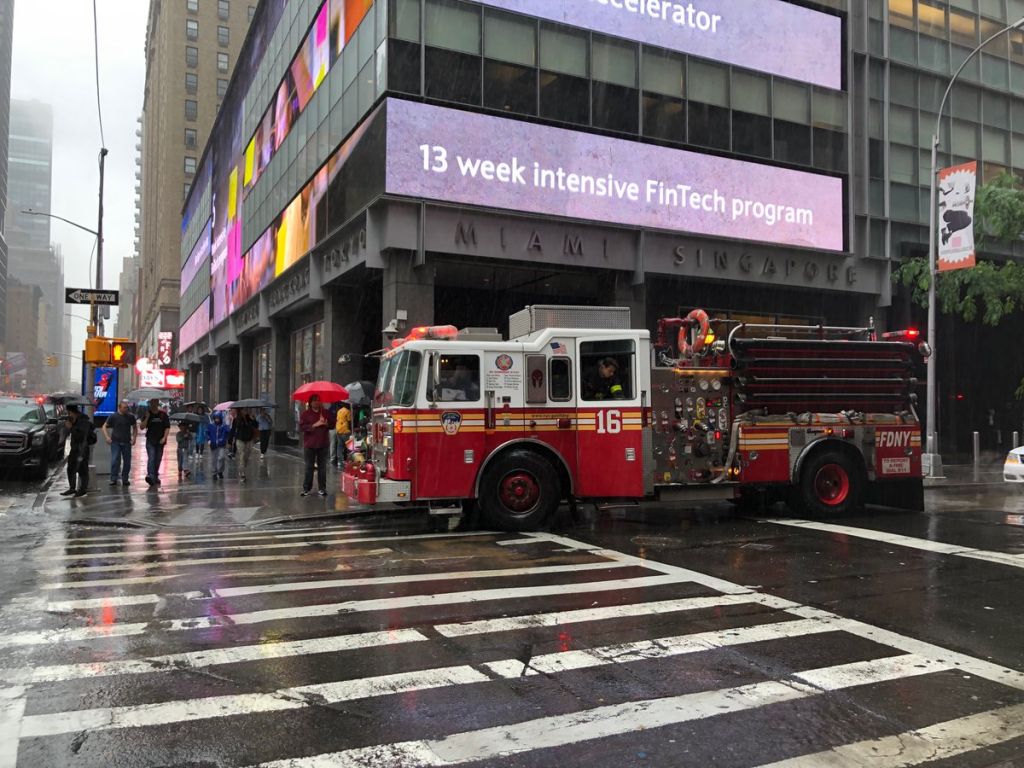 Συντριβή ελικοπτέρου στο Μανχάταν – Επεσε πάνω σε κτίριο – Πληροφορίες για νεκρό