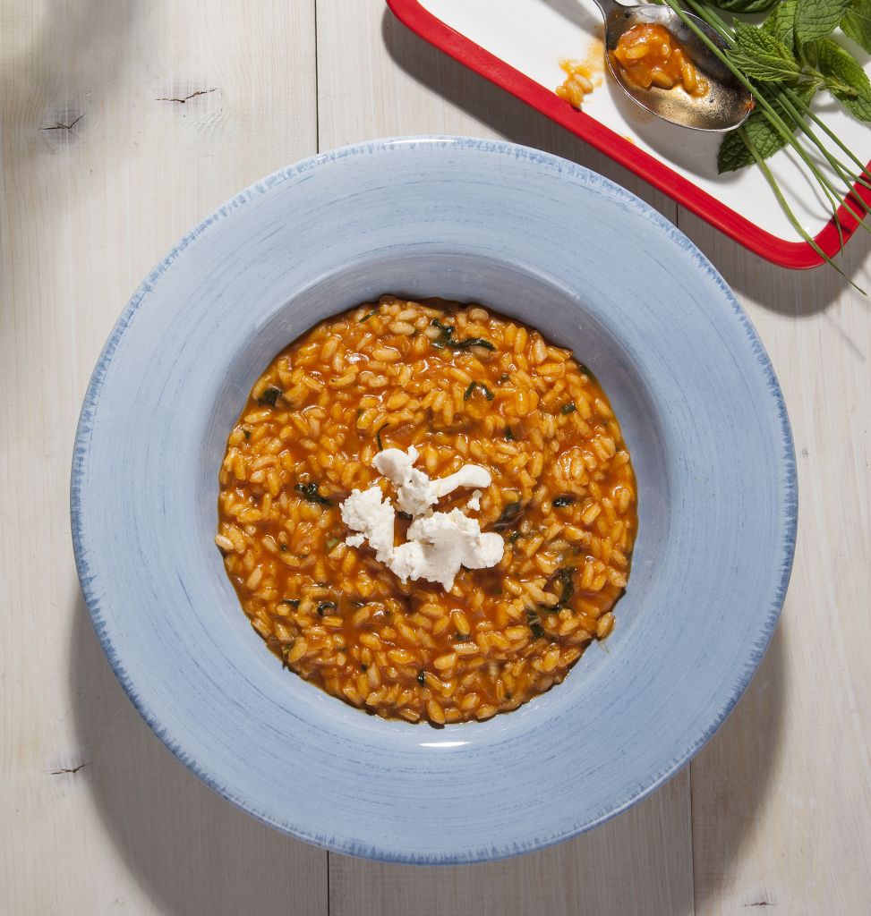 Ριζότο με πελτέ ντομάτας και κοπανιστή Μυκόνου