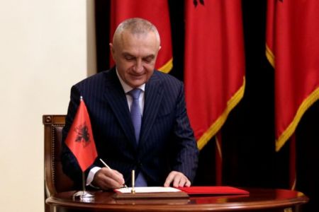 Αλβανία: Ολα οδηγούν προς την καθαίρεση του Προέδρου Μέτα