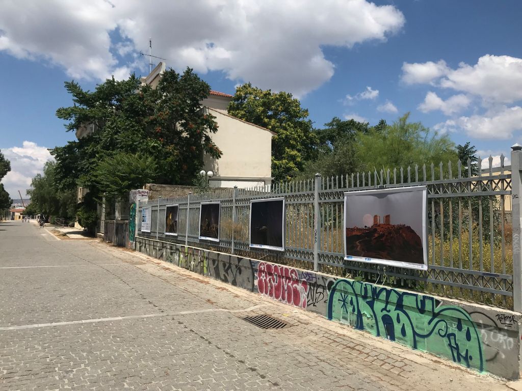 Athens Photo World: Έκλεψαν φωτογραφίες της υπαίθριας έκθεσης