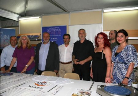 Ο Γιάννης Μώραλης στην 33η έκθεση βιβλίου στο Πασαλιμάνι