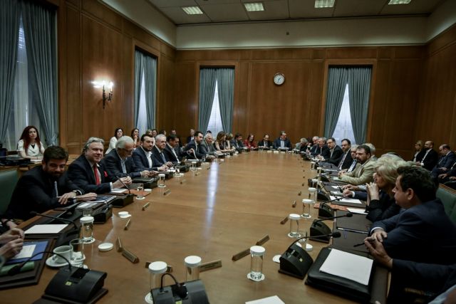 Κυβέρνηση ΣΥΡΙΖΑ: Οι εκλογές έρχονται τα ρουσφέτια πολλαπλασιάζονται