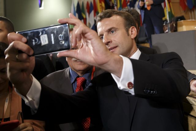 Μακρόν: Καταγγέλλει τον καπιταλισμό που τρελάθηκε