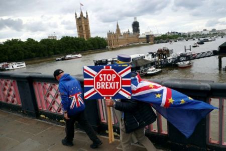 Βρετανία – Εργατικοί: Με διακομματική πρόταση επιχειρούν να αποτρέψουν άτακτο Brexit
