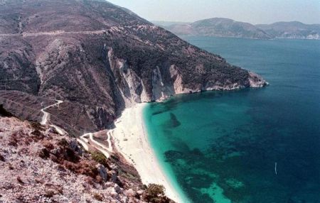 Μύρτος Κεφαλονιάς: Τουρίστρια πέθανε από τσίμπημα σφήκας