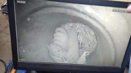 Ινδία: Νεκρό το αγόρι που είχε πέσει σε πηγάδι 33 μέτρων