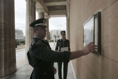 Βουλή: Θυροκολλήθηκε το προεδρικό διάταγμα για τη διάλυση της