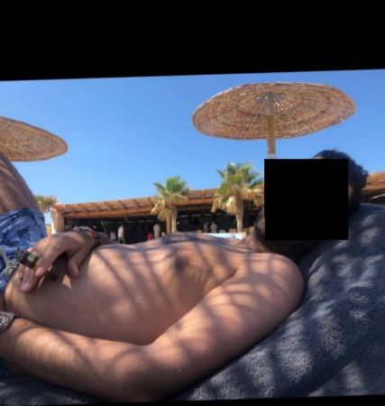 Αξιωματικός της ΕΛΑΣ αφού δεν τα κατάφερε με τον «Ρουβίκωνα» χαλαρώνει με πούρα Αβάνας στη Μύκονο