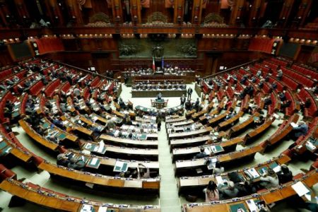 Ιταλία : Θέλει να καθυστερήσει την απόφαση της ΕΕ για τα δημοσιονομικά της