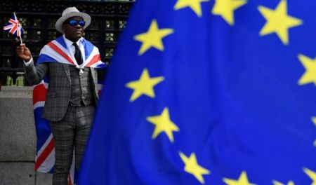 Βρυξέλλες: Η Βρετανία έχει υποχρεώσεις και στο άτακτο Brexit