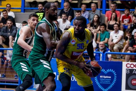 Διατηρεί τον κορμό του το Περιστέρι, ανανεώνει με Μπέντιλ