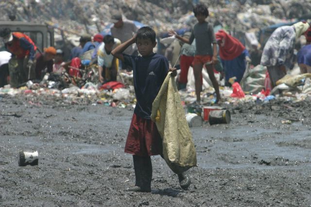Παγκόσμια Ημέρα κατά της παιδικής εργασίας – Γερά ριζωμένη στις φτωχιές συνοικίες